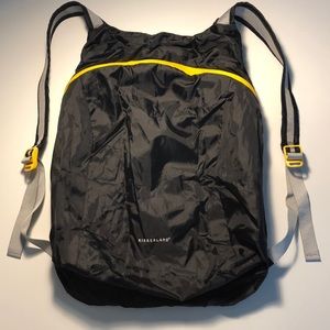kikkerland compact backpack